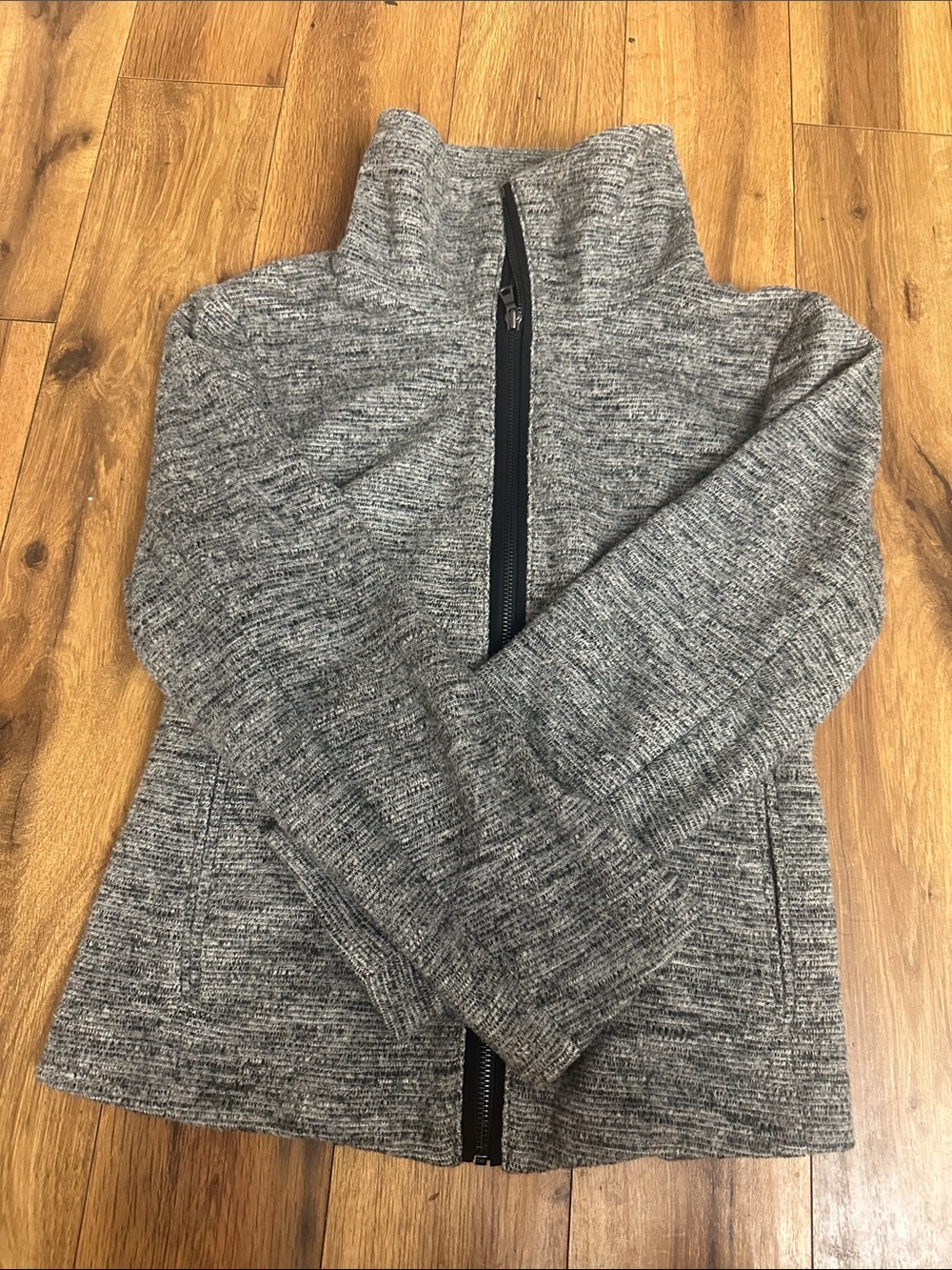 Women’s Ann Taylor Gray with Black & White Details Zip-Front Knit Jacket. Size S